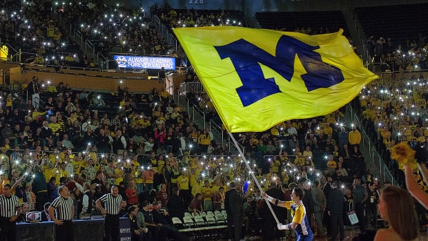 michigan-basketball-coaching-rumors-john-beilein-exits.jpg
